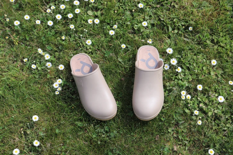 sabot-soft-taupe-ambiance.jpg